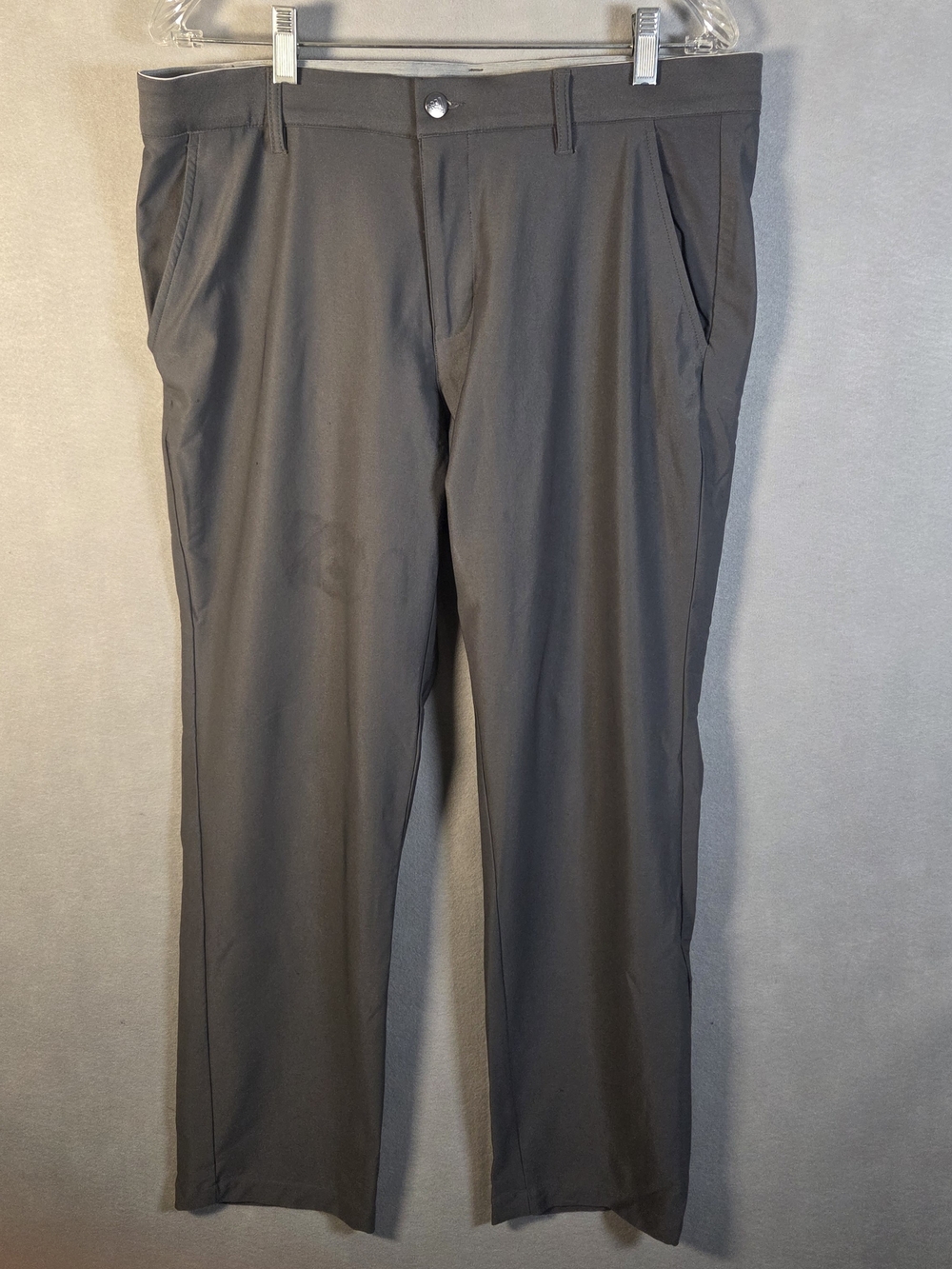 Adidas gray golf pants featuring a white performance logo (S599)